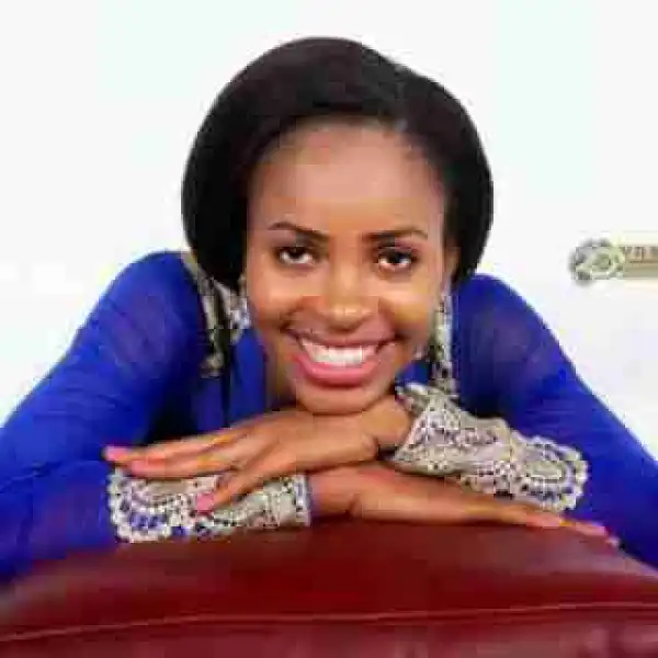 Slay Queen Lifestyle Aside! Meet Pretty Engineering Graduate Who Sells Dry Fish In Rivers State (Photos)